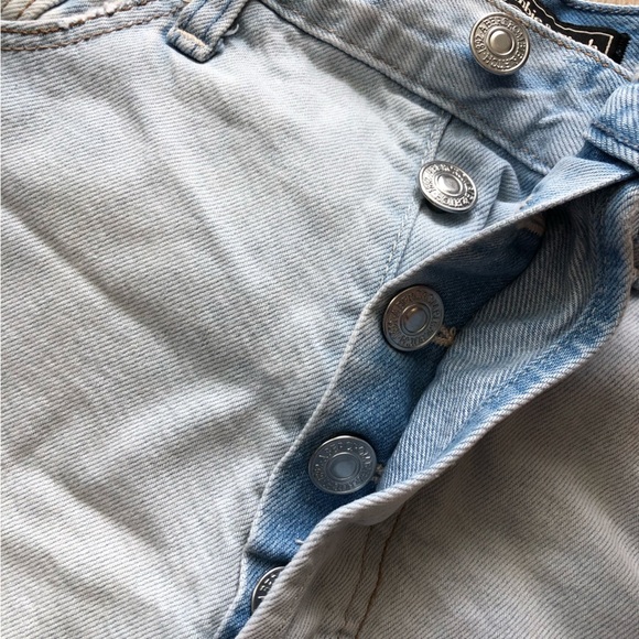 Abercrombie & Fitch Distressed Jean Shorts Women’s Size 26 x 2 - Picture 3 of 11